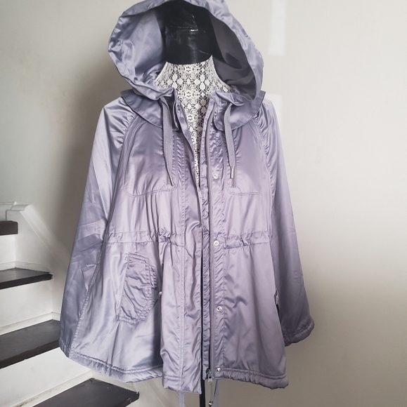 Lululemon wanderful Capelet - Picture 6 of 13